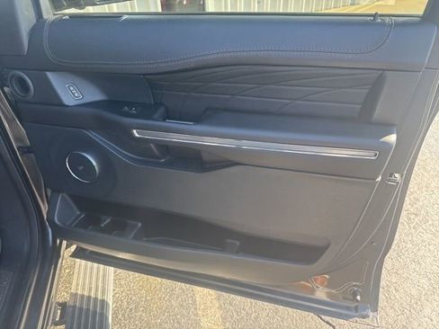 Used 2021 Ford Expedition Platinum image 25