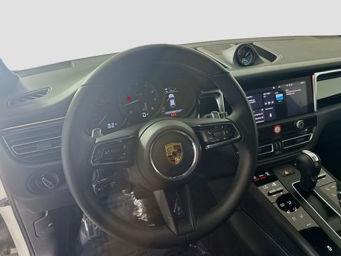 Certified 2026 Porsche Macan image 12