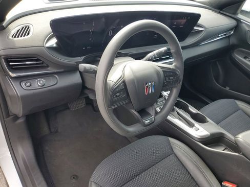 Used 2025 Buick Envista Preferred image 13