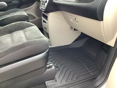 Used 2017 Dodge Grand Caravan SE w/ Power Window Group FWD image 28