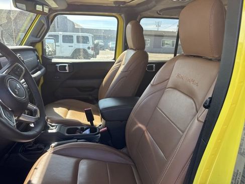 Used 2023 Jeep Wrangler Unlimited Sahara w/ Cold Weather Group AWD/4WD image 9