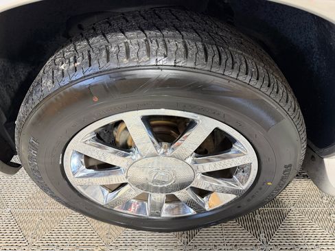 Used 2004 Cadillac Escalade ESV Platinum image 28