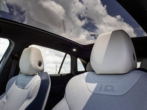 New 2025 Volkswagen ID.4 Pro S Plus image 2