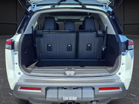 New 2026 Nissan Pathfinder Platinum AWD/4WD image 27
