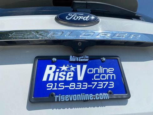 Used 2017 Ford Explorer XLT FWD image 10