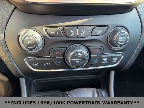 Used 2022 Jeep Cherokee Limited image 30