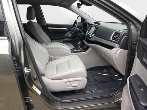 Used 2017 Toyota Highlander XLE FWD image 37