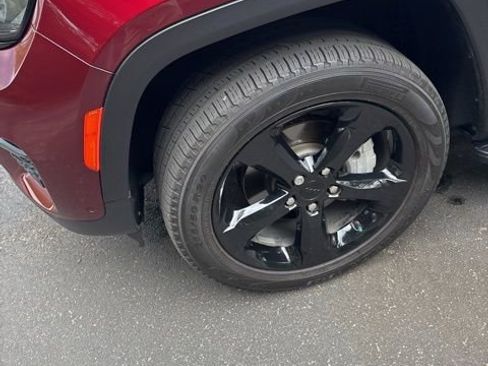 Used 2023 Jeep Grand Cherokee Limited w/ Luxury Tech Group II image 32