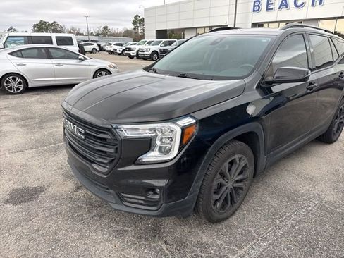 Used 2022 GMC Terrain SLT w/ Elevation Edition image 8
