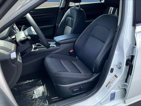 Used 2025 Nissan Altima 2.5 SV FWD image 23