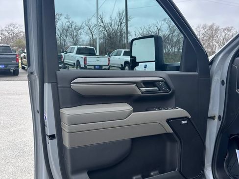 Used 2025 Chevrolet Silverado 2500 ZR2 AWD/4WD image 20