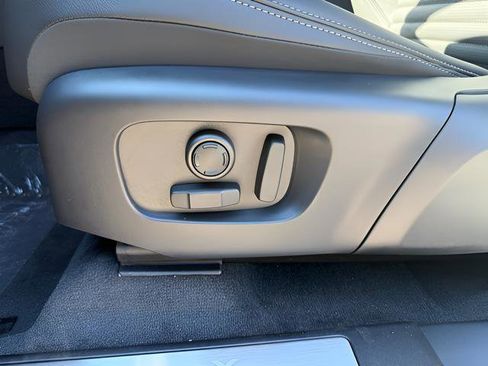 New 2025 Land Rover Discovery Sport Dynamic SE image 18