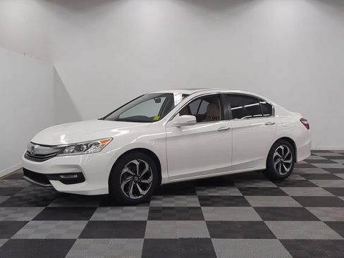 Used 2016 Honda Accord EX image 3