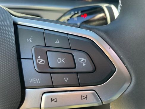 New 2025 Volkswagen Tiguan SE image 18