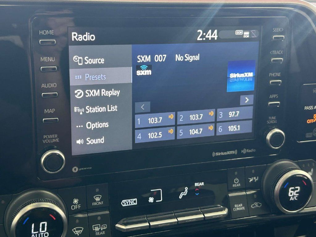 Used 2022 Toyota Highlander XLE FWD image 27