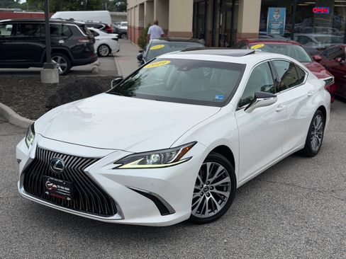 Used 2019 Lexus ES 350 w/ Premium Package FWD image 2