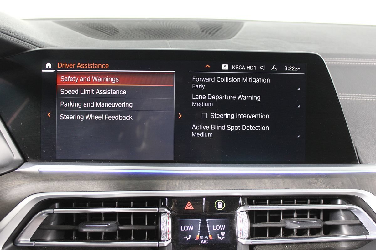 Used 2022 BMW X7 xDrive40i w/ M Sport Package AWD/4WD image 21