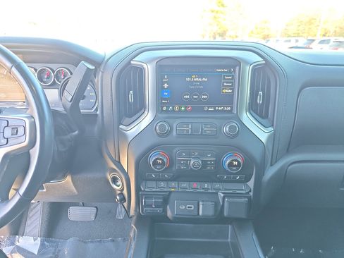 Used 2020 Chevrolet Silverado 1500 RST image 18