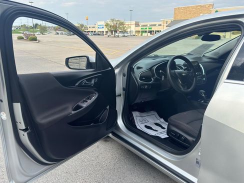 Used 2021 Chevrolet Malibu LT image 12