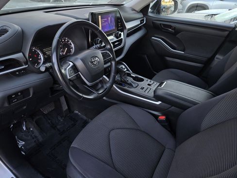 Used 2024 Toyota Highlander LE image 8