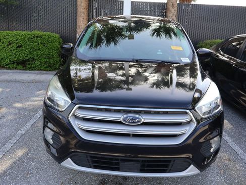 Used 2019 Ford Escape SE image 5