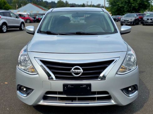 Used 2018 Nissan Versa SV w/ SV Special Edition Package FWD image 4