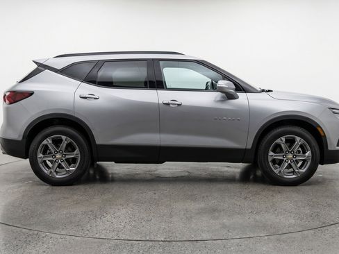 Used 2025 Chevrolet Blazer LT FWD image 11