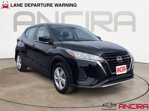 Used 2022 Nissan Kicks S image 1
