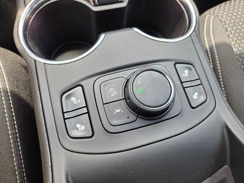 Used 2024 GMC Terrain SLE w/ Driver Convenience Package FWD image 29