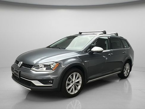 Used 2017 Volkswagen Golf Alltrack SE AWD/4WD image 2