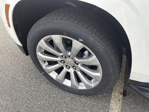 New 2025 Chevrolet Suburban Premier image 34