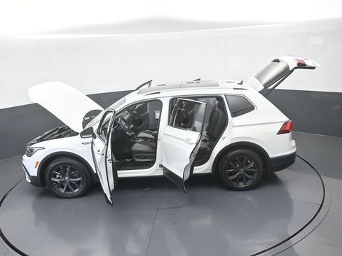 Used 2024 Volkswagen Tiguan SE FWD image 63