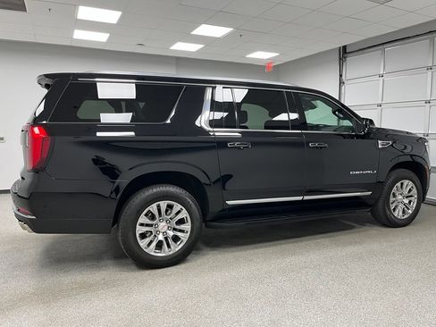 Used 2025 GMC Yukon XL Denali AWD/4WD image 11