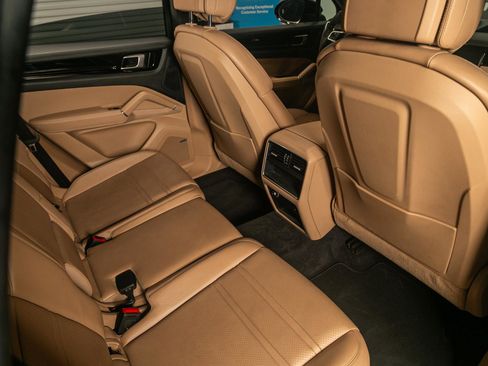 Used 2019 Porsche Cayenne AWD/4WD image 10