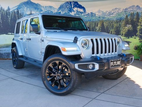 Used 2023 Jeep Wrangler Unlimited Sahara w/ Cold Weather Group AWD/4WD image 3