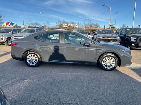 Used 2025 Toyota Camry LE image 8