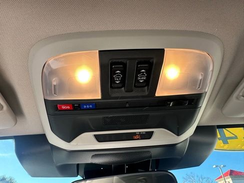 Used 2024 Subaru Crosstrek 2.0i Premium image 31