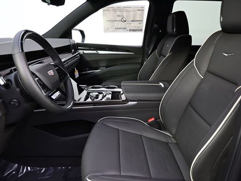 New 2026 Cadillac Escalade Luxury w/ LPO, Radiant Package image 13