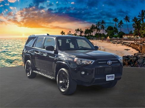 Used 2024 Toyota 4Runner SR5 image 3
