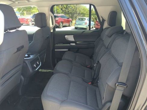 Used 2025 Ford Expedition Active RWD image 13