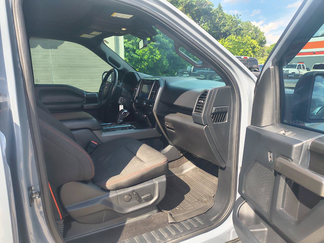 Used 2019 Ford F150 XLT w/ Equipment Group 302A Luxury AWD/4WD image 9
