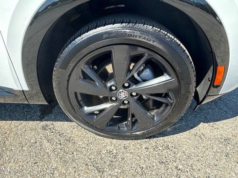 Used 2023 Buick Envision Essence w/ Sport Touring Package FWD image 30