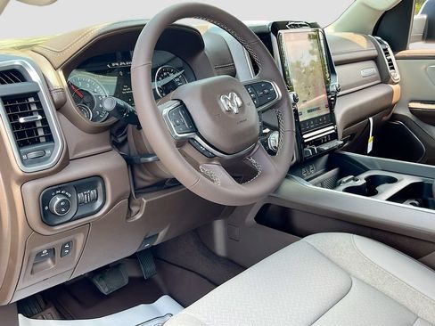 Used 2025 RAM 1500 Laramie AWD/4WD image 9