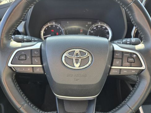 Used 2023 Toyota Highlander LE image 24