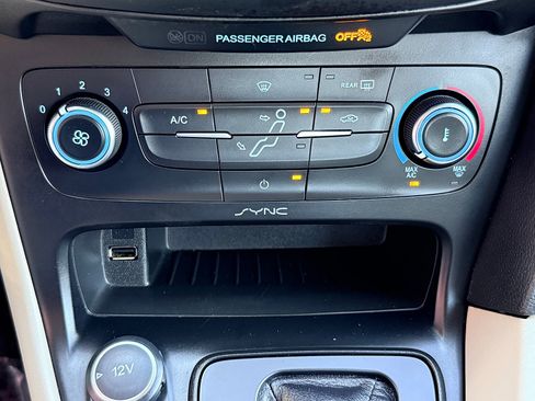 Used 2017 Ford Focus SE FWD image 24