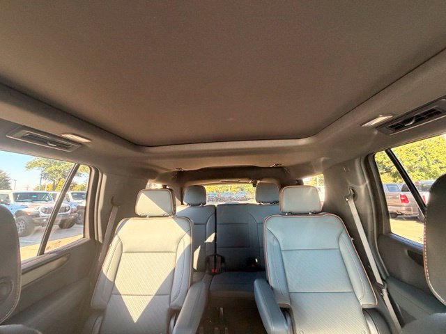 Used 2025 GMC Yukon AT4 w/ AT4 Premium Package AWD/4WD image 11