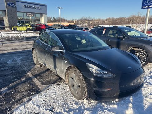 Used 2019 Tesla Model 3 Standard Range Plus image 4