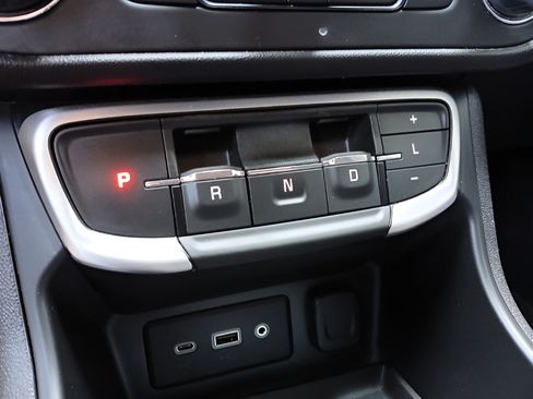 Used 2024 GMC Terrain SLE w/ Driver Convenience Package AWD/4WD image 14