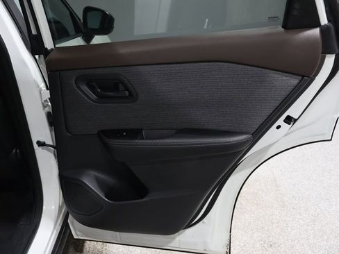 Used 2022 Nissan Rogue S image 21