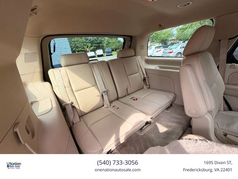 Used 2013 Cadillac Escalade Luxury AWD/4WD image 16